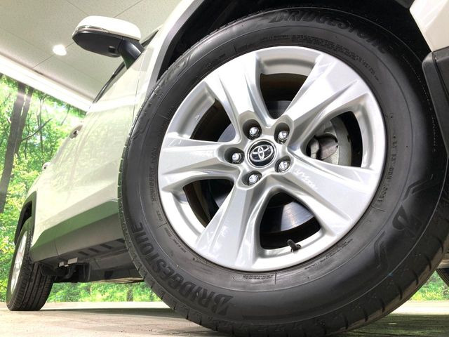 【純正17インチアルミホイール】外観にマッチした純正アルミホイールを装着しております。各種社外アルミホイールや、スタッドレスタイヤも取扱いしております。是非ご相談ください♪