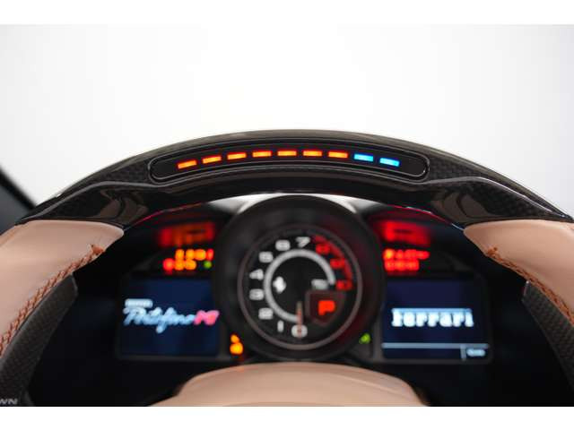 �J�[�{���t�@�C�o�[�h���C�o�[�]�[��+LED�X�e�A�����O�W�������B�O�^�ɂ͐ݒ�̏��Ȃ����[�V���O���n���b�N�Ŏ����̎����Ƒ��슴���i���B