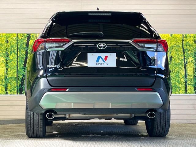 安心の最長10年・走行無制限保証(有償)をご用意。保証内容も充実はもちろん、無料点検&オイル交換や、年中無休の全国・24時間ロードサービスも付帯されておりますのでご安心下さい。