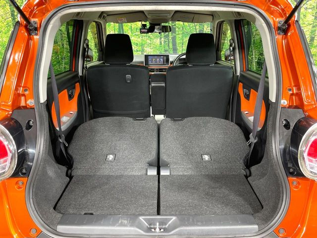 ���i�̂���������ʋ΁A���}���ɏ\���ȉ׎��X�y�[�X���m�ۂ��Ă���܂��B�Z�J���h�V�[�g��|���ƁA�傫�ȉו��̐ύڂ��\�ł���