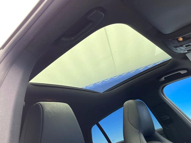 ���p�m���~�b�N�X���C�f�B���O���[�t::�唗�͂̃p�m���}���[�t�́A�㕔���Ȃɂ܂ő����Ă���A�J���I�ȋ�Ԃ����y���݂��������܂��B