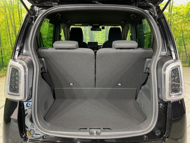 ���i�̂���������ʋ΁A���}���ɏ\���ȉ׎��X�y�[�X���m�ۂ��Ă���܂��B�Z�J���h�V�[�g��|���ƁA�傫�ȉו��̐ύڂ��\�ł���