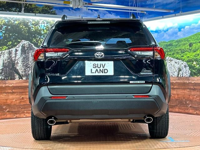 安心の最長10年・走行無制限保証(有償)をご用意。保証内容も充実はもちろん、無料点検&オイル交換や、年中無休の全国・24時間ロードサービスも付帯されておりますのでご安心下さい。