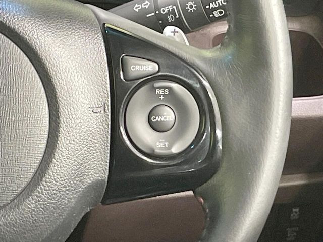 【クルーズコントロール】高速道路もラクラク走行。アクセルを離しても一定速度で走行ができ、長距離運転時の負担を軽減!加速・減速も簡単なスイッチ操作で調整できます。