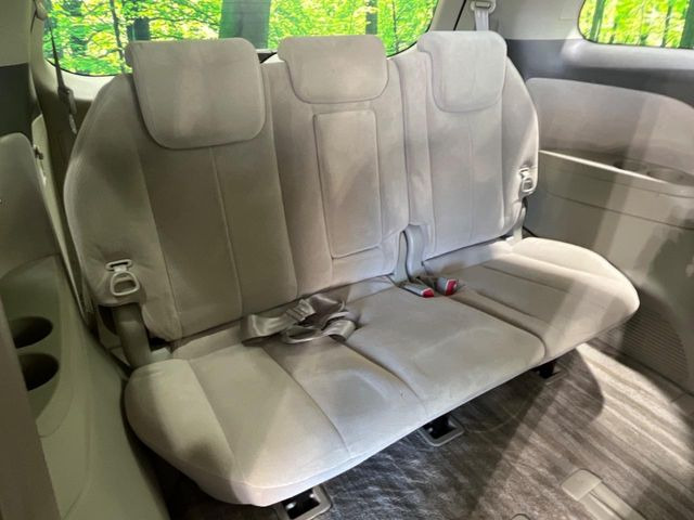 3列目シートはもちろん状態良好☆大人でもゆったりと座って頂けますので、大人数でのお出かけもラクラクです♪ご家族で、気の知れた仲間で、ドライブに行くのが楽しみですね♪