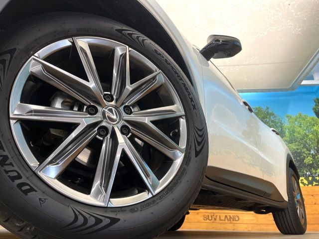 �y����18�C���`�A���~�z�C�[���z�O�ςɃ}�b�`���������A���~�z�C�[���𑕒����Ă���܂��B�e��ЊO�A���~�z�C�[����A�X�^�b�h���X�^�C�����戵�����Ă���܂��B���񂲑��k����������