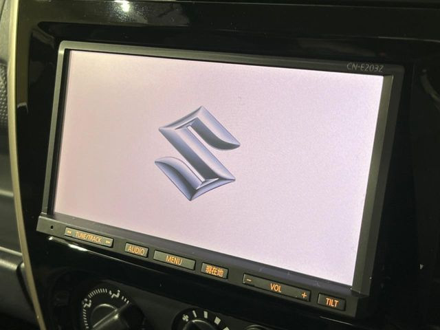 �y�����i�r�z�l�C�̏����i�r�𑕔����Ă���܂��B�i�r�̎g���₷���͂������A�I�[�f�B�I�@�\���[��!�L�����v�◷�s�͂������A�ʋ΂┃�����ȂǕ��i�̃h���C�u���y�����Ȃ�͂���