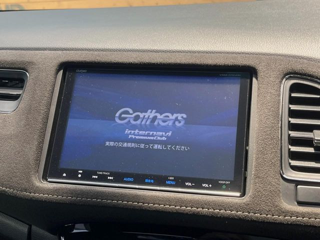 【大画面ナビ】人気の大型8インチナビを装備。存在感のある大画面はインパクト大!ナビ利用時のマップ表示は見やすく、テレビやDVDは臨場感がアップ!いつものドライブがグッと楽しくなります♪