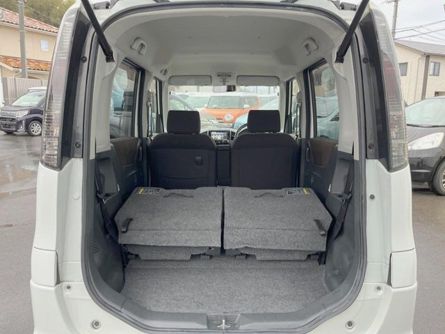 ���i�̂���������ʋ΁A���}���ɏ\���ȉ׎��X�y�[�X���m�ۂ��Ă���܂��B�Z�J���h�V�[�g��|���ƁA�傫�ȉו��̐ύڂ��\�ł���