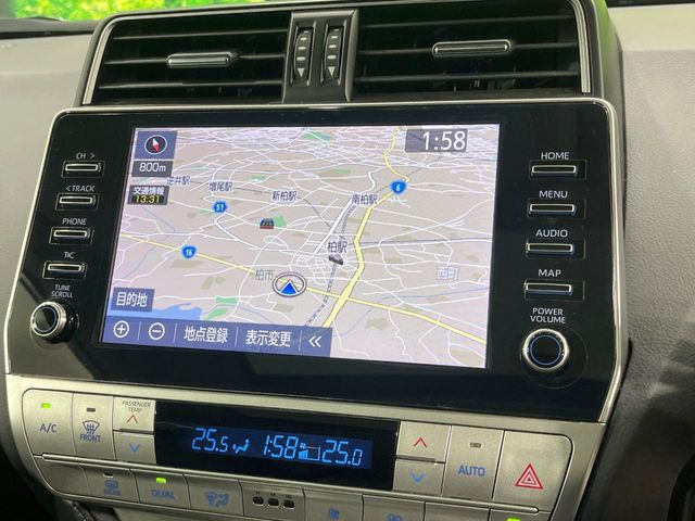 【メーカー純正ナビ】インテリアに溶け込むスタイリッシュな「専用設計」メーカーナビを装備♪視認性や操作性など基本性能にも優れ、より上質なカーライフをお楽しみいただけます。