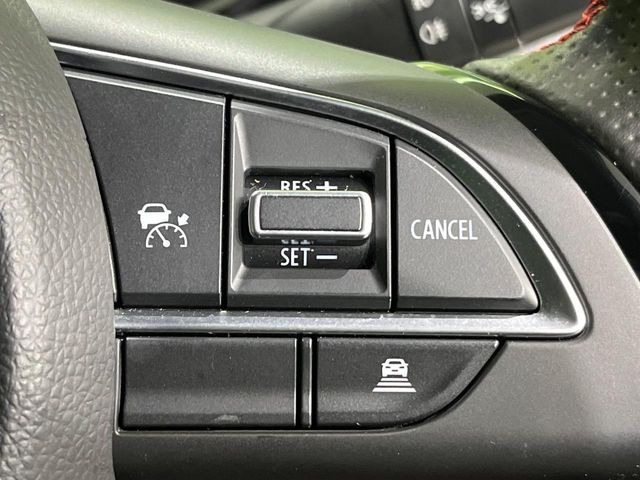 【アダプティブクルーズコントロール】高速道路での長距離走行が楽に!!自動で速度を保つクルーズコントロールが、衝突軽減システムと連携し、前方の車両を感知して車間を保つように速度調節してくれます!!