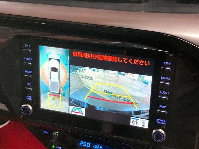 �y�}���`�e���C�����j�^�[�z�Ԃ̃t�����g��T�C�h�̃J�����摜�𓯎��Ƀ��j�^�[�\�����邱�ƂŁA���H�⋷�����𑖍s���ł����͂̏󋵊m�F���ł����S!�{�iSUV�ɂ��ꂵ�������ł���