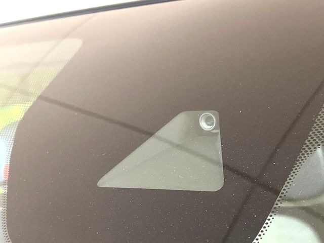 �y�C���e���W�F���g�G�}�[�W�F���V�[�u���[�L�z�t�����g�J�����őO���̎ԗ�����s�҂����m�B�Փ˂������Ȏ��͏Փ˔�Q�y���u���[�L���쓮�A�Փˉ�����T�|�[�g�B�����S�Ƀh���C�u�����y���݂��������܂��B