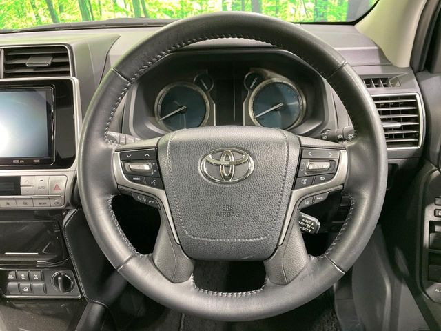 �y�����v�����X�e�A�����O�z�㎿�Ȋv���g�p���邱�ƂŁA��ɂ����������݂ƂĂ��^�]���₷���n���h���ł���