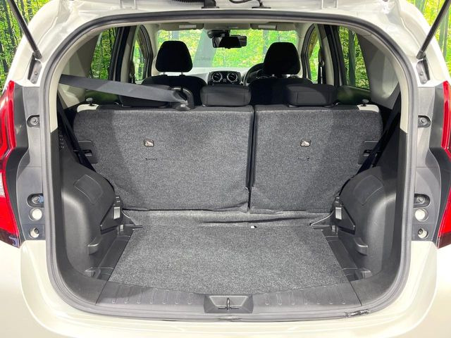 ���i�̂���������ʋ΁A���}���ɏ\���ȉ׎��X�y�[�X���m�ۂ��Ă���܂��B�Z�J���h�V�[�g��|���ƁA�傫�ȉו��̐ύڂ��\�ł���