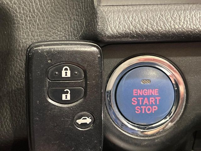 �y�A�N�Z�X�L�[&�v�b�V���X�^�[�g�z�J�o����|�P�b�g�ɓ��ꂽ�܂܂ł��h�A�̎{���E�������\�ȃX�}�[�g�L�[�𑕔��B�G���W���̃I���E�I�t�����J�M�����o���K�v�������A�{�^�����v�b�V�����邾����OK��