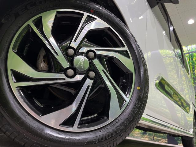 �y����15�C���`�A���~�z�C�[���z�O�ςɃ}�b�`���������A���~�z�C�[���𑕒����Ă���܂��B�e��ЊO�A���~�z�C�[����A�X�^�b�h���X�^�C�����戵�����Ă���܂��B���񂲑��k����������