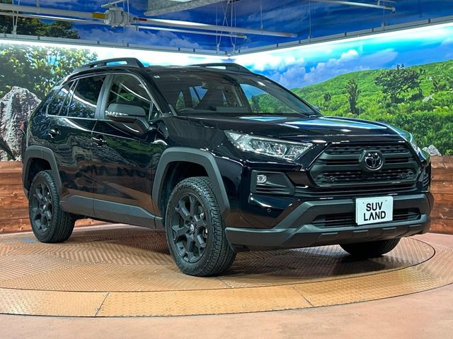 高透明度のガラス皮膜で撥水はもちろん、上質なツヤ・光沢を実現。紫外線や酸性雨から大切な愛車を保護し、色あせ・劣化を防止。「弾スプラッシュコート」、「弾プリミッサコート」からお選びいただけます。