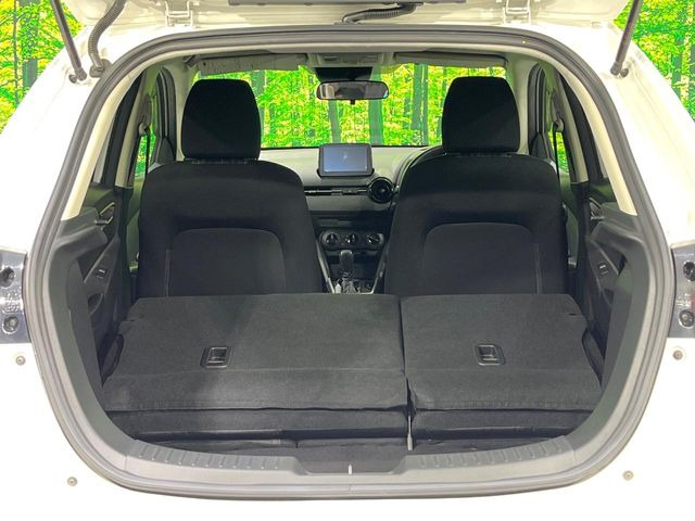 ���i�̂���������ʋ΁A���}���ɏ\���ȉ׎��X�y�[�X���m�ۂ��Ă���܂��B�Z�J���h�V�[�g��|���ƁA�傫�ȉו��̐ύڂ��\�ł���