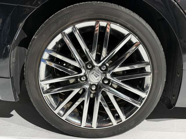 オプション18インチアルミホイール装着!