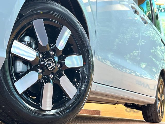 �y����15�C���`�A���~�z�C�[���z�O�ςɃ}�b�`���������A���~�z�C�[���𑕒����Ă���܂��B�e��ЊO�A���~�z�C�[����A�X�^�b�h���X�^�C�����戵�����Ă���܂��B���񂲑��k����������