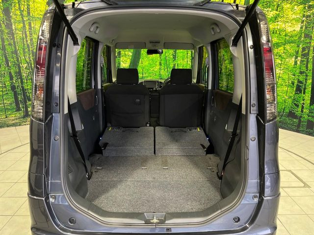 ���i�̂���������ʋ΁A���}���ɏ\���ȉ׎��X�y�[�X���m�ۂ��Ă���܂��B�Z�J���h�V�[�g��|���ƁA�傫�ȉו��̐ύڂ��\�ł���