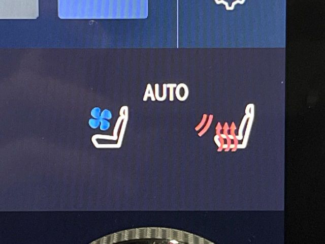 【シートベンチレーション】夏場は涼しい風でお尻や背中の熱やムレを防ぎ、冬はエアコンよりも早く温まってポカポカに!季節を問わず快適に過ごせます。