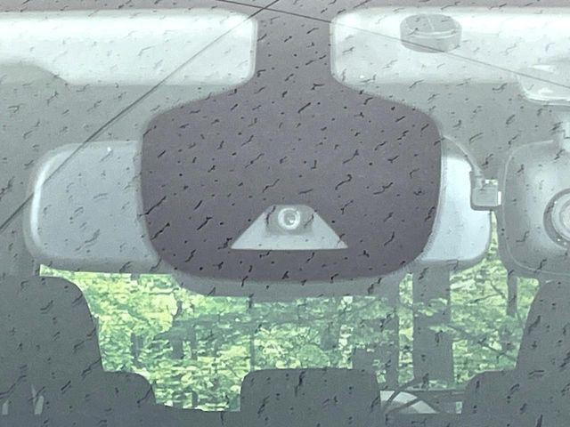 �y�G�}�[�W�F���V�[�u���[�L�z���s���ɑO���̎ԗ�����F�����A�Փ˂������Ȏ��͌x��ƃu���[�L�ŏՓˉ���Ɣ�Q�y�����A�V�X�g�B�����S�Ƀh���C�u�����y���݂��������܂��B