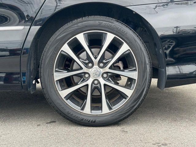 【純正18インチアルミホイール】外観にマッチした純正アルミホイールを装着しております。各種社外アルミホイールや、スタッドレスタイヤも取扱いしております。是非ご相談ください♪