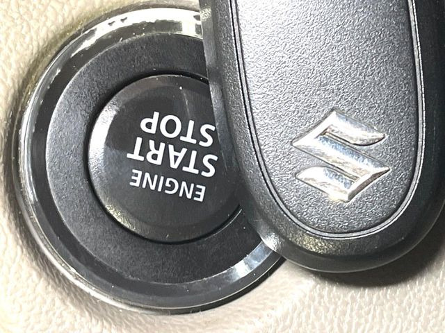 �y�L�[���X�X�^�[�g�V�X�e���z�J�o����|�P�b�g�ɓ��ꂽ�܂܂ł��h�A�̎{���E�������\�ȃX�}�[�g�L�[�𑕔��B�G���W���̃I���E�I�t�����J�M�����o���K�v����������Ƃ��Ă��֗��ł���