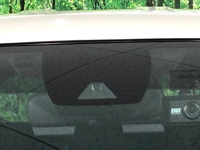 【トヨタセーフティセンス】走行中に前方の車両等を認識し、衝突しそうな時は警報とブレーキで衝突回避と被害軽減をアシスト。より安全にドライブをお楽しみいただけます。