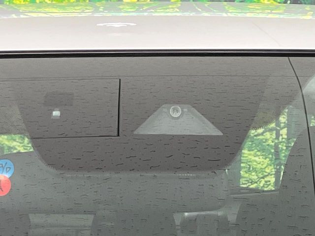 �yi-ACTIVESENSE�z���s���ɑO���̎ԗ�����F�����A�Փ˂������Ȏ��͌x��ƃu���[�L�ŏՓˉ���Ɣ�Q�y�����A�V�X�g�B�����S�Ƀh���C�u�����y���݂��������܂��B