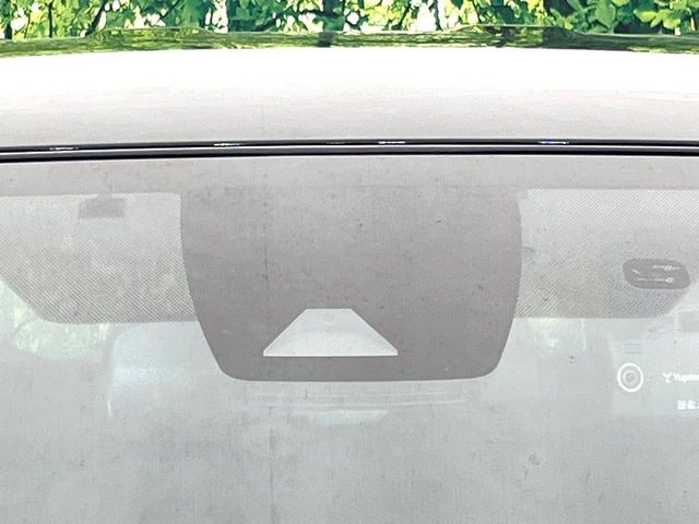 【トヨタセーフティセンス】走行中に前方の車両等を認識し、衝突しそうな時は警報とブレーキで衝突回避と被害軽減をアシスト。より安全にドライブをお楽しみいただけます。