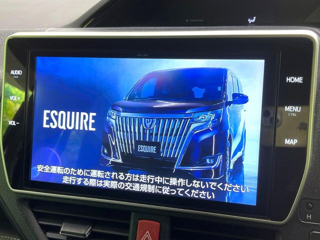 【メーカー純正10型ナビ】インテリアに溶け込むスタイリッシュな「専用設計」メーカーナビを装備♪視認性や操作性など基本性能にも優れ、より上質なカーライフをお楽しみいただけます。