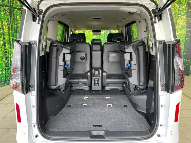 ���i�̂���������ʋ΁A���}���ɏ\���ȉ׎��X�y�[�X���m�ۂ��Ă���܂��B�Z�J���h�V�[�g��|���ƁA�傫�ȉו��̐ύڂ��\�ł���