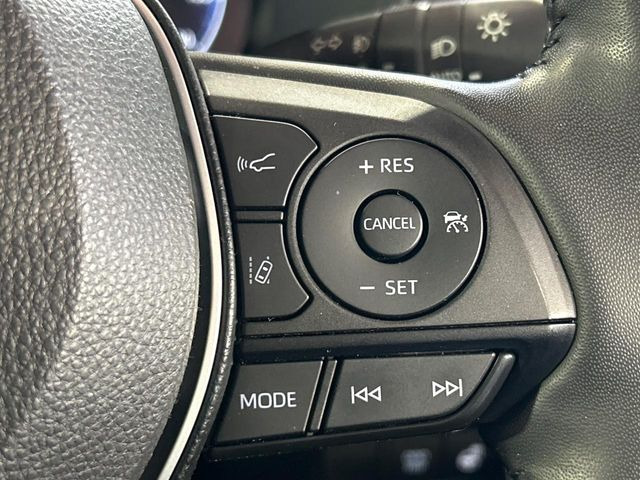 【レーダークルーズコントロール】高速道路での長距離走行が楽に!!自動で速度を保つクルーズコントロールが、衝突軽減システムと連携し、前方の車両を感知して車間を保つように速度調節してくれます!!