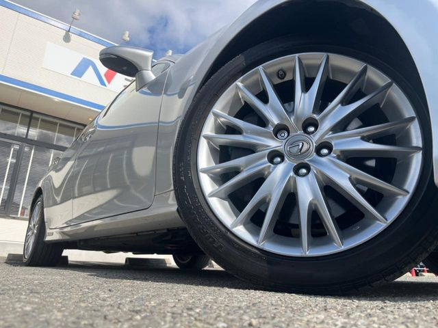 �y����18�C���`�A���~�z�C�[���z�O�ςɃ}�b�`���������A���~�z�C�[���𑕒����Ă���܂��B�e��ЊO�A���~�z�C�[����A�X�^�b�h���X�^�C�����戵�����Ă���܂��B���񂲑��k����������