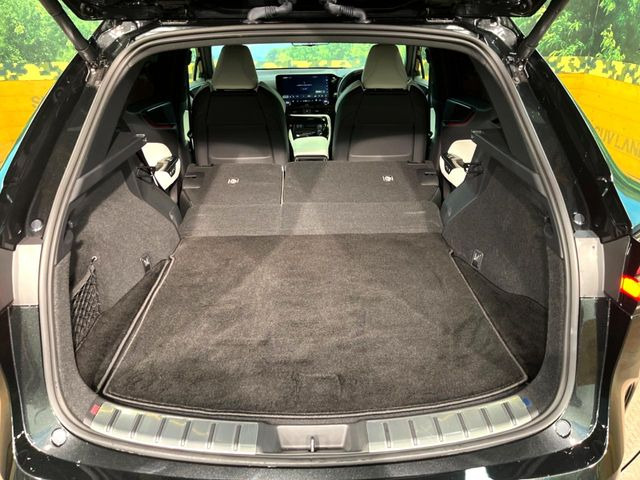 ���i�̂���������ʋ΁A���}���ɏ\���ȉ׎��X�y�[�X���m�ۂ��Ă���܂��B�Z�J���h�V�[�g��|���ƁA�傫�ȉו��̐ύڂ��\�ł���