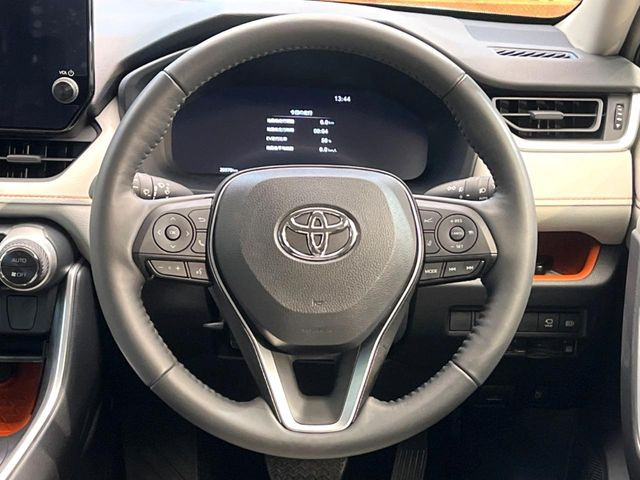 �y�����v�����X�e�A�����O�z�㎿�Ȋv���g�p���邱�ƂŁA��ɂ����������݂ƂĂ��^�]���₷���n���h���ł���