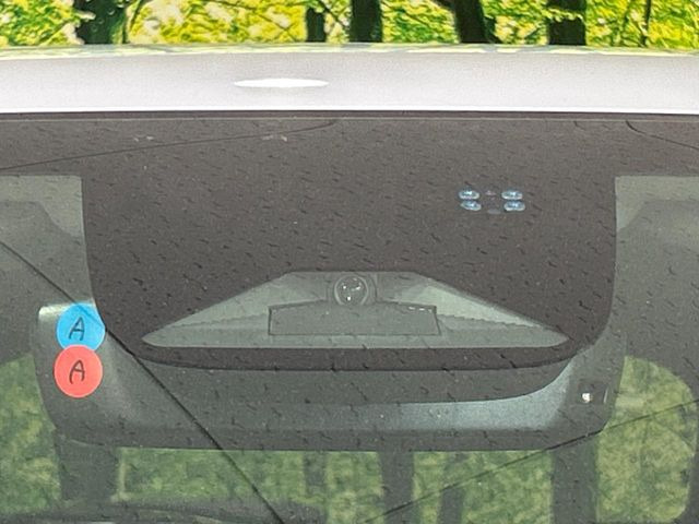 �y�z���_�Z���V���O�z���s���ɑO���̎ԗ�����F�����A�Փ˂������Ȏ��͌x��ƃu���[�L�ŏՓˉ���Ɣ�Q�y�����A�V�X�g�B�����S�Ƀh���C�u�����y���݂��������܂��B