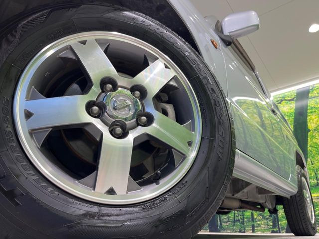 �y����15�C���`�A���~�z�C�[���z�O�ςɃ}�b�`���������A���~�z�C�[���𑕒����Ă���܂��B�e��ЊO�A���~�z�C�[����A�X�^�b�h���X�^�C�����戵�����Ă���܂��B���񂲑��k����������