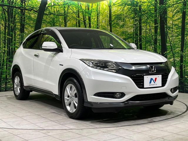 高透明度のガラス皮膜で撥水はもちろん、上質なツヤ・光沢を実現。紫外線や酸性雨から大切な愛車を保護し、色あせ・劣化を防止。「弾スプラッシュコート」、「弾プリミッサコート」からお選びいただけます。