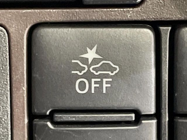 【スマートアシスト】走行中に前方の車両等を認識し、衝突しそうな時は警報とブレーキで衝突回避と被害軽減をアシスト。より安全にドライブをお楽しみいただけます。