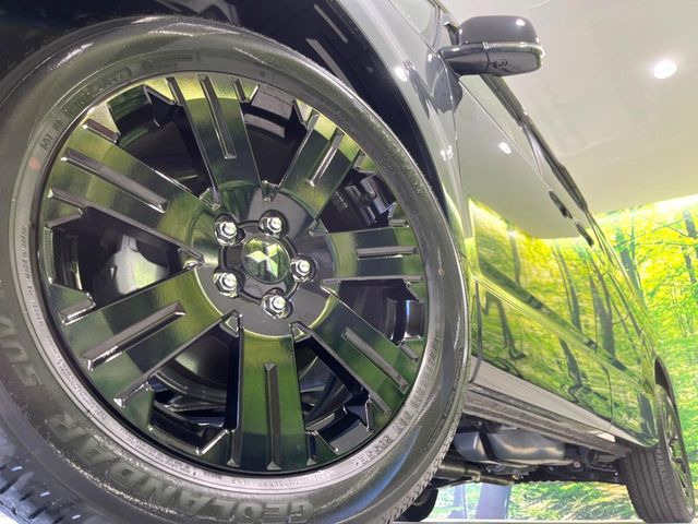 【純正18インチアルミホイール】外観にマッチした純正アルミホイールを装着しております。各種社外アルミホイールや、スタッドレスタイヤも取扱いしております。是非ご相談ください♪