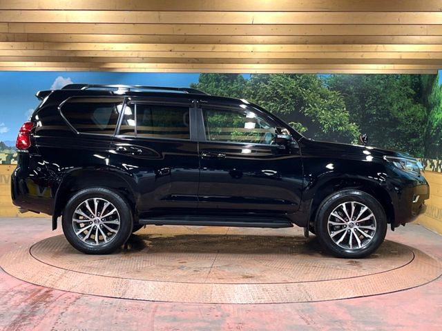 安心の最長10年・走行無制限保証(有償)をご用意。保証内容も充実はもちろん、無料点検&オイル交換や、年中無休の全国・24時間ロードサービスも付帯されておりますのでご安心下さい。