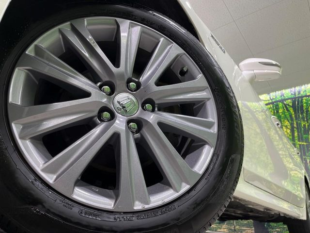 �y����17�C���`�A���~�z�C�[���z�O�ςɃ}�b�`���������A���~�z�C�[���𑕒����Ă���܂��B�e��ЊO�A���~�z�C�[����A�X�^�b�h���X�^�C�����戵�����Ă���܂��B���񂲑��k����������