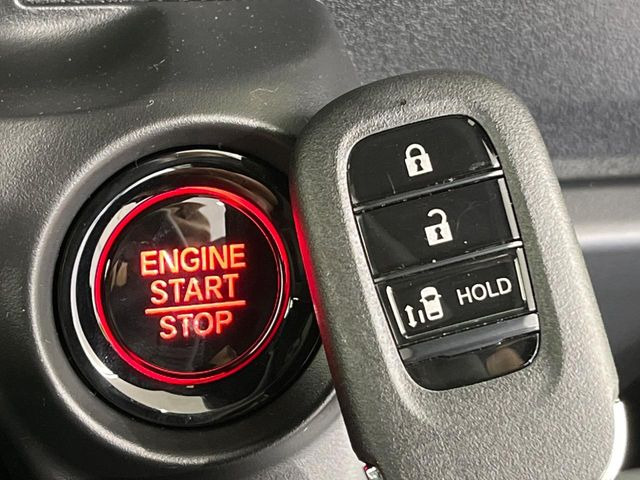 �yHonda�X�}�[�g�L�[�z�J�o����|�P�b�g�ɓ��ꂽ�܂܂ł��h�A�̎{���E�������\�ȃX�}�[�g�L�[�𑕔��B�G���W���̃I���E�I�t�����J�M�����o���K�v����������Ƃ��Ă��֗��ł���