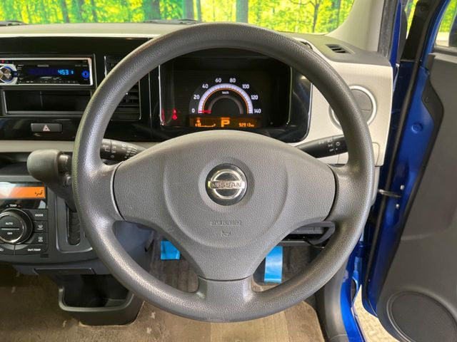 �C���e���A�ɍ��킹���f�U�C���̃X�e�A�����O�́A�^�]�������̂��Ƃ��l���A�^�]���₷���`��A�傫���ł��B�����x�A���ۂɐG���Ă��m���߂��������B