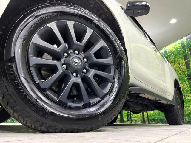 �y����18�C���`�A���~�z�C�[���z�O�ςɃ}�b�`���������A���~�z�C�[���𑕒����Ă���܂��B�e��ЊO�A���~�z�C�[����A�X�^�b�h���X�^�C�����戵�����Ă���܂��B���񂲑��k����������