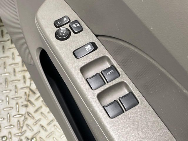 �y�d���i�[�~���[�z�T�C�h�~���[�͓d���i�[���ƂȂ��Ă���A�������ԏ�ł��L�Y�������X�N��}�����܂��B